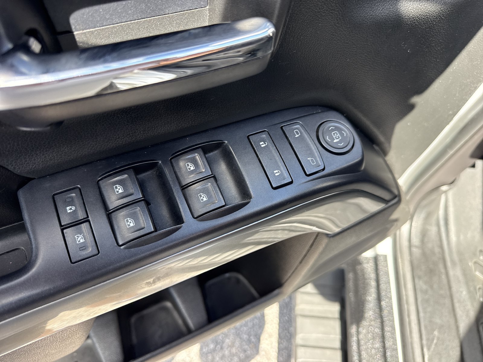 Used 2017 Chevrolet Silverado 1500 LT w/ All Star Edition AWD/4WD image 14