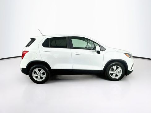 Used 2022 Chevrolet Trax LS w/ Tint and Cruise Package FWD image 10