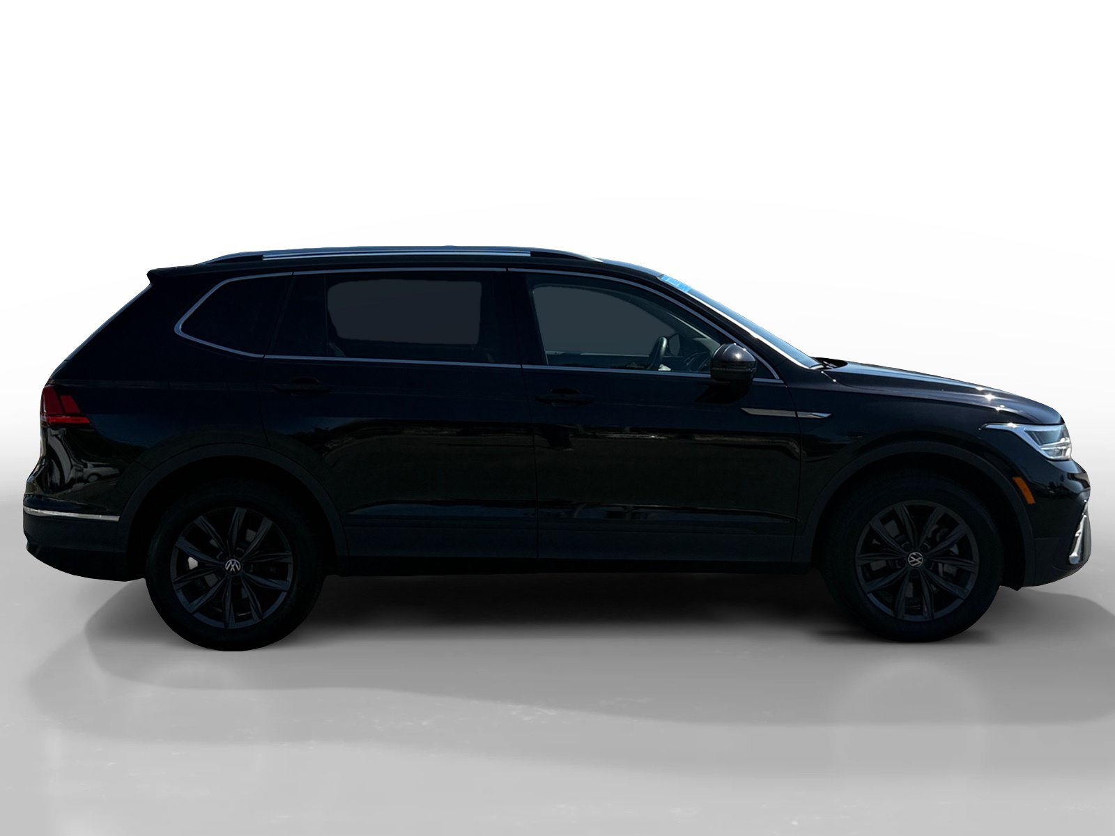 Certified 2022 Volkswagen Tiguan SE FWD image 6