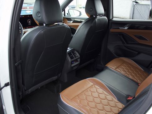 Used 2025 Volkswagen Tiguan SEL R-Line image 23