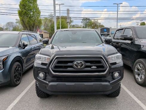 Used 2022 Toyota Tacoma SR5 image 2