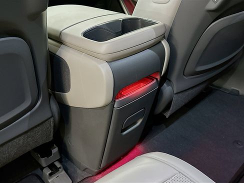 Used 2024 Kia EV9 Land image 29