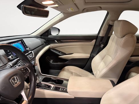 Used 2018 Honda Accord Touring image 10