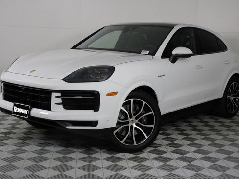 Certified 2025 Porsche Cayenne E-Hybrid Coupe AWD/4WD image 35