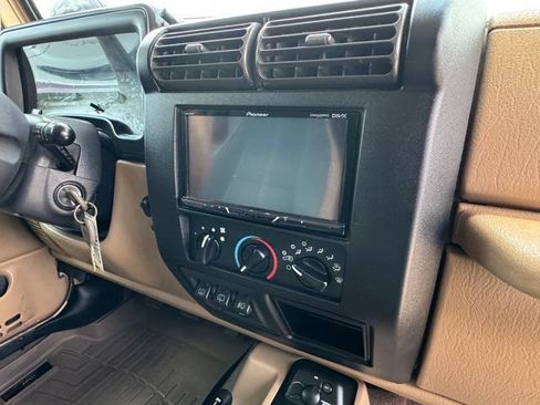 Used 2000 Jeep Wrangler Sahara AWD/4WD image 28