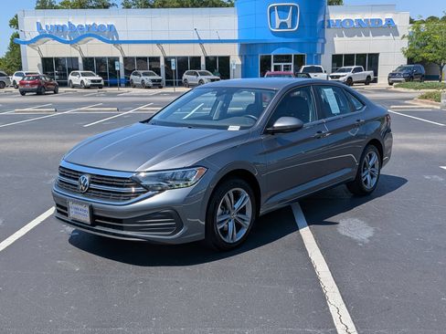 Used 2024 Volkswagen Jetta SE FWD image 7