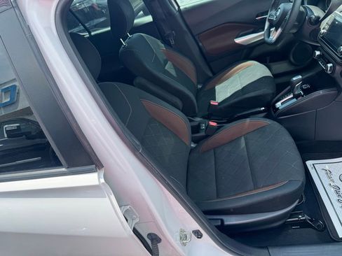 Used 2018 Nissan Kicks SR FWD image 11