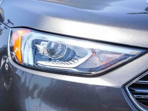 Certified 2019 Ford Edge SE FWD image 4