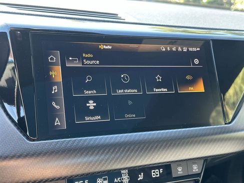 Used 2022 Audi e-tron GT Prestige w/ Prestige Package image 16