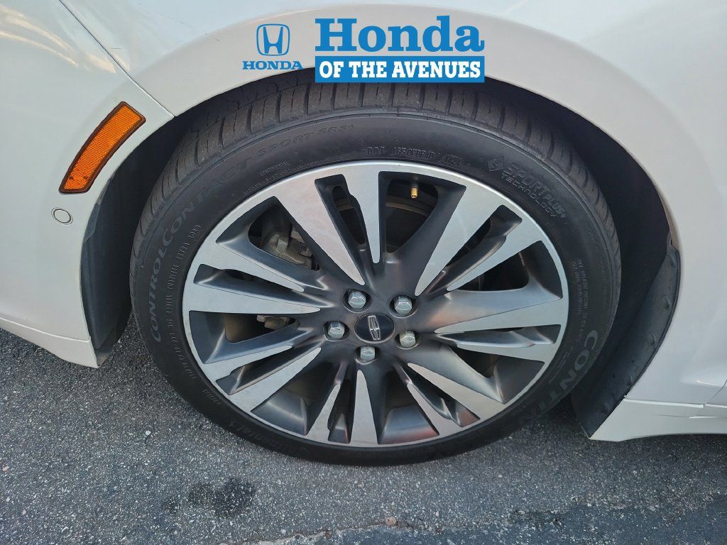 Used 2017 Lincoln MKZ Reserve w/ Technology Package FWD image 4
