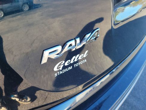 Used 2018 Toyota RAV4 SE w/ Power Extra Value Package image 6