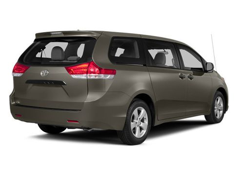 Used 2014 Toyota Sienna SE image 2