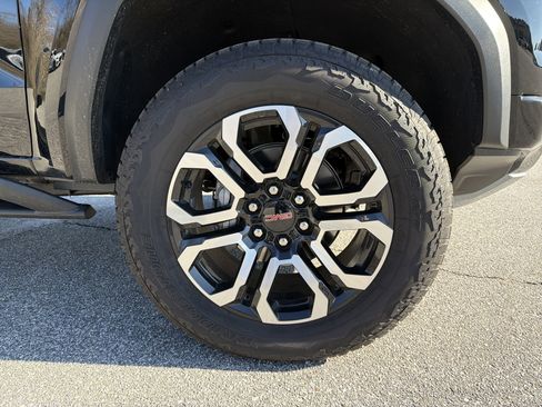 New 2025 GMC Canyon AT4 w/ Nightfall Edition image 15