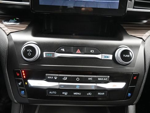Used 2020 Ford Explorer Limited AWD/4WD image 25