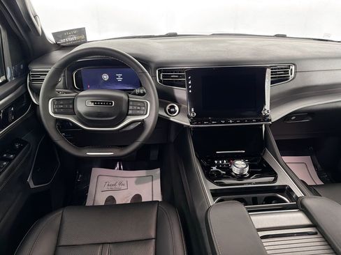 Used 2025 Jeep Wagoneer 4WD image 23