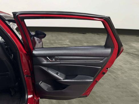 Used 2018 Honda Accord Sport image 17