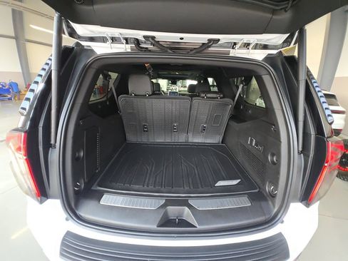 Used 2023 Chevrolet Suburban High Country AWD/4WD image 23