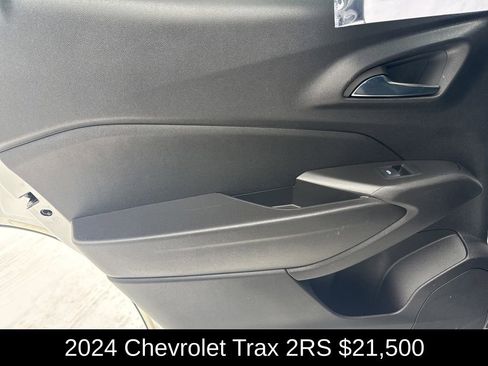 Used 2024 Chevrolet Trax RS w/ Sunroof Package image 12