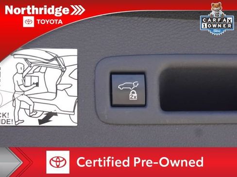 Certified 2024 Toyota Sienna Platinum FWD image 61
