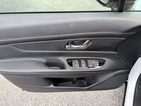 Certified 2025 Nissan Murano SV image 17