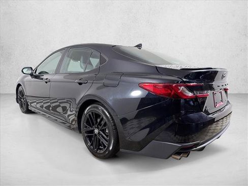 Used 2025 Toyota Camry SE FWD image 5