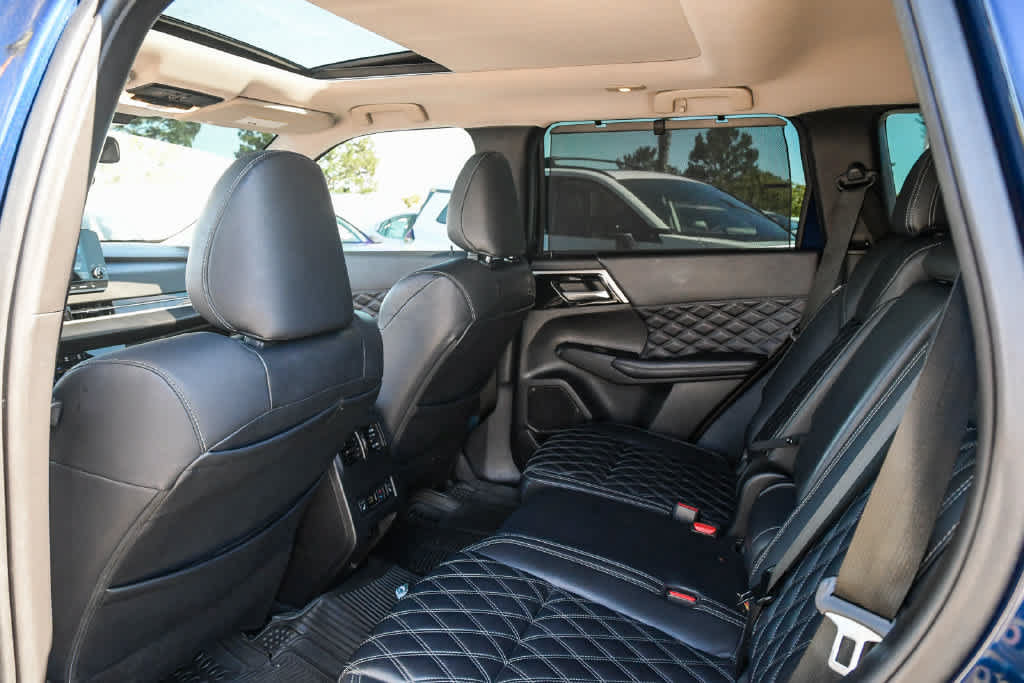 Used 2023 Mitsubishi Outlander SEL AWD/4WD image 18
