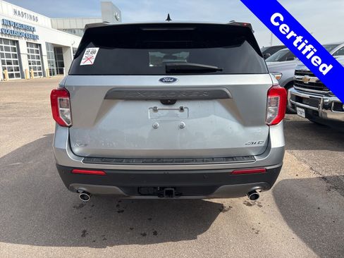 Used 2023 Ford Explorer XLT w/ Equipment Group 202A AWD/4WD image 4