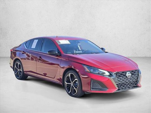 Used 2024 Nissan Altima 2.5 SR image 3