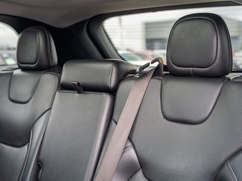 Used 2019 Jeep Cherokee Limited image 19