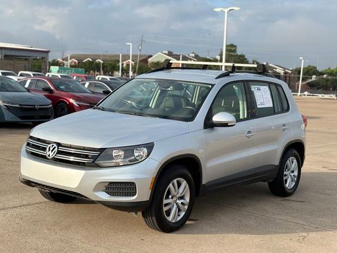 Used 2017 Volkswagen Tiguan S FWD image 4