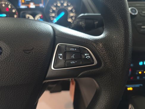 Used 2018 Ford Escape SE FWD image 16