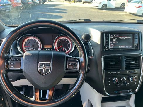 Used 2019 Dodge Grand Caravan SXT image 20