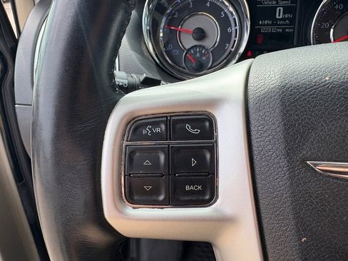 Used 2016 Chrysler Town & Country Touring w/ Driver Convenience Group FWD image 27