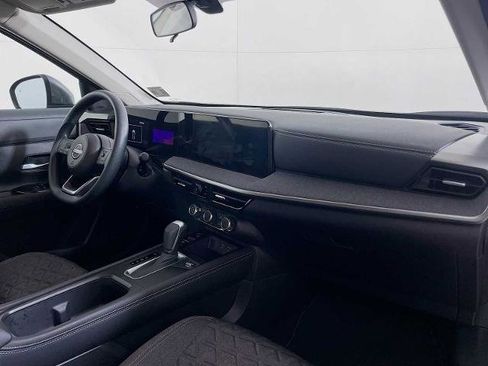 Certified 2025 Nissan Kicks SV image 25