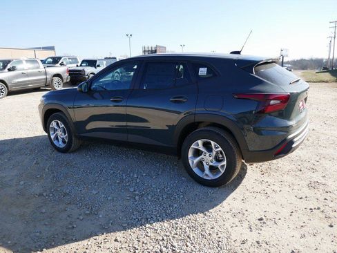 New 2026 Chevrolet Trax LS w/ LS Convenience Package FWD image 6