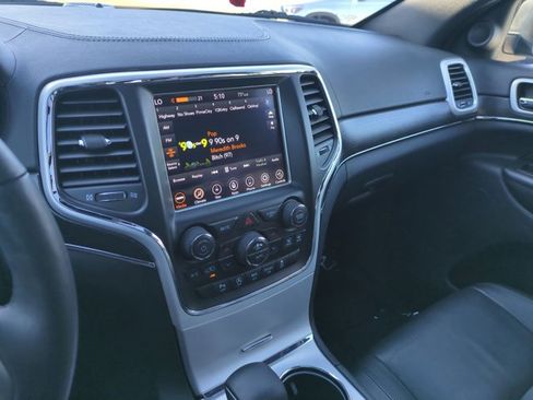 Used 2018 Jeep Grand Cherokee Limited image 15