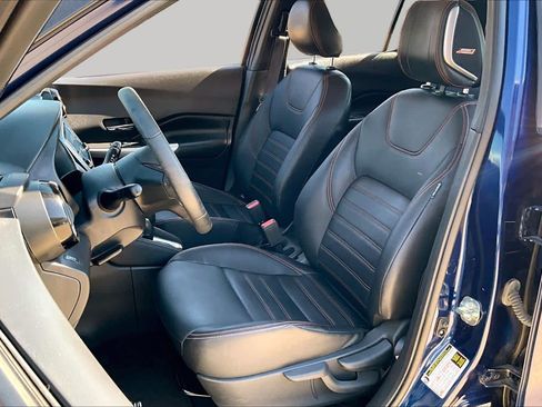 Used 2019 Nissan Kicks SR w/ SR Premium Package FWD image 7