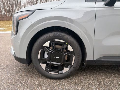 New 2026 Kia Carnival EX image 9