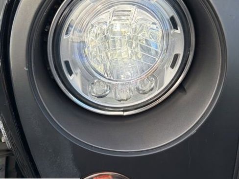 Used 2018 Jeep Wrangler Unlimited Rubicon image 15