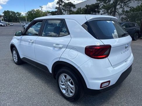 Used 2024 Hyundai Venue SE FWD image 17