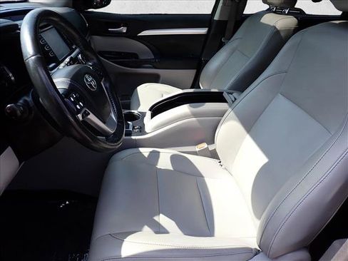 Used 2015 Toyota Highlander XLE AWD/4WD image 14