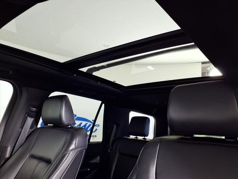 Used 2021 Ford Expedition XLT image 14