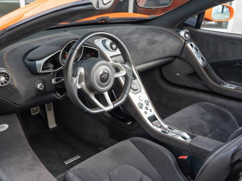 Used 2015 McLaren 650S Spider image 12