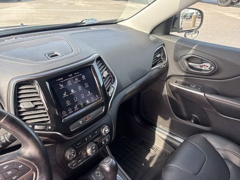 Used 2020 Jeep Cherokee Limited AWD/4WD image 25