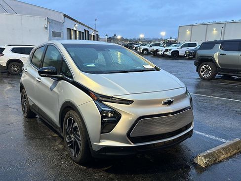 Used 2022 Chevrolet Bolt LT image 1