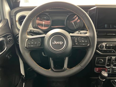 Used 2024 Jeep Wrangler Willys image 13