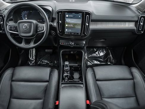 Used 2024 Volvo XC40 B5 Plus w/ Protection Package Premier image 21