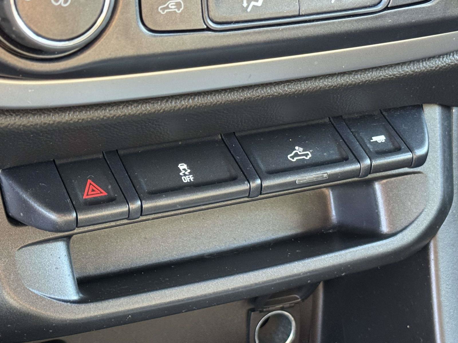Used 2018 Chevrolet Colorado LT AWD/4WD image 18