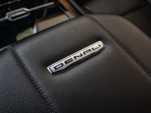 Used 2025 GMC Yukon Denali AWD/4WD image 16