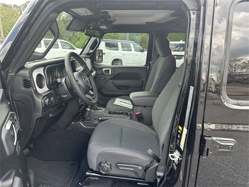 New 2025 Jeep Gladiator Sport image 9